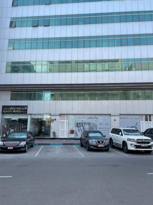 Lovely 2-bedroom Hall Kitchen Furnished Auh Uae Apartamento